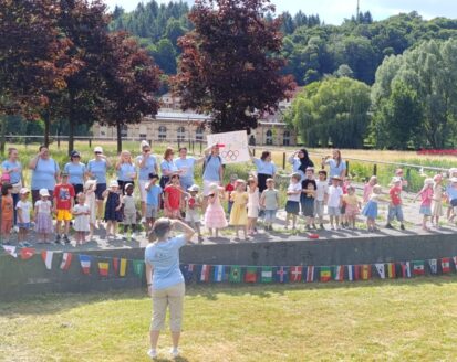 Eis, Seifenblasen und Basecaps für das Kinderhauses Kapellenstraße